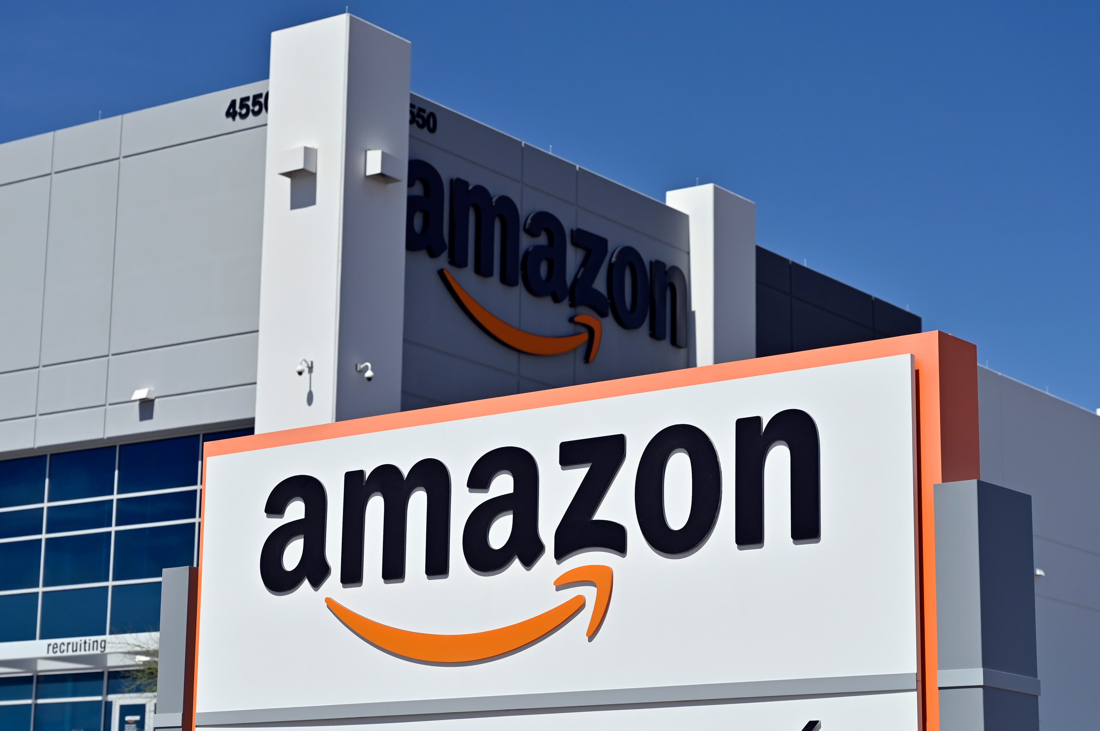 What's the Number of Amazon Employees? (2023) cover image